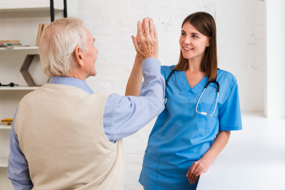 Home health care aide engaging with a senior man during supportive in-home care in Cincinnati, OH